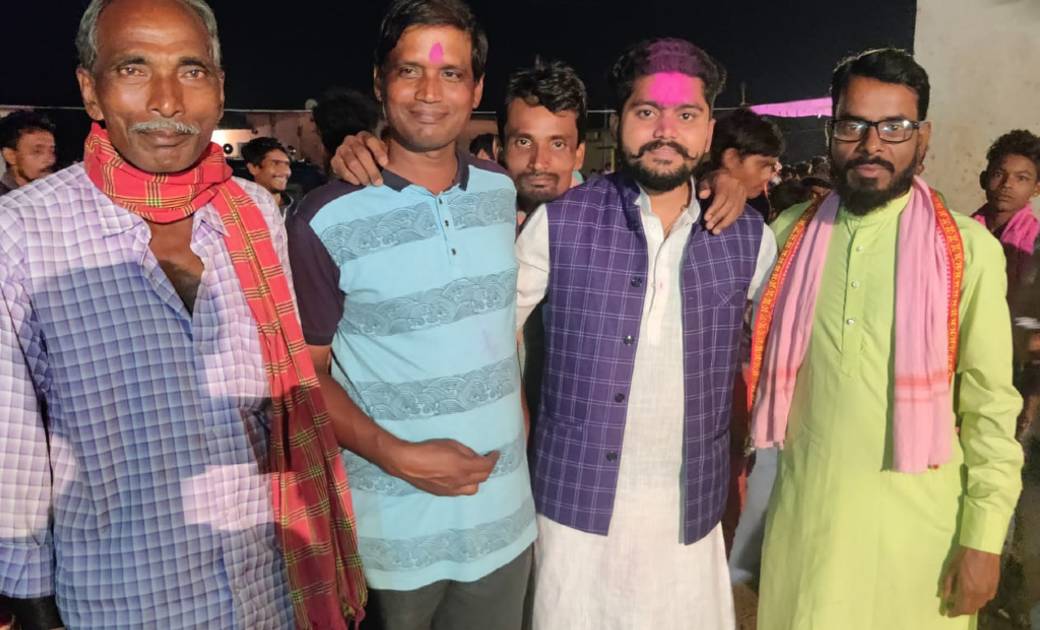 पिरदा में आयोजित नाचा कार्यक्रम में शामिल हुए किसान नेता तुषार साहू