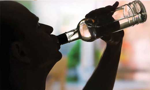 पटेवा : सायकल दुकान में ग्राहको को शराब पिलाने की सुविधा उपलब्ध कराने पर कार्यवाही.