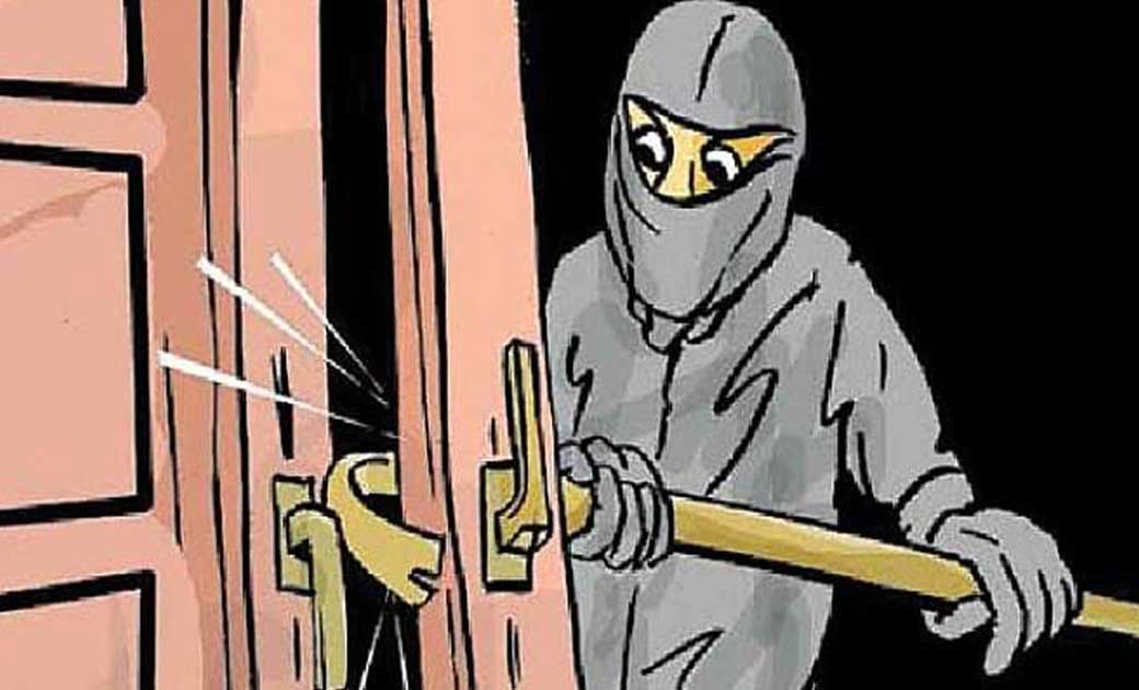 तुमगाँव : घर के दो कमरे का ताला तोड़कर 34,000 रूपये की चोरी, मामला दर्ज.