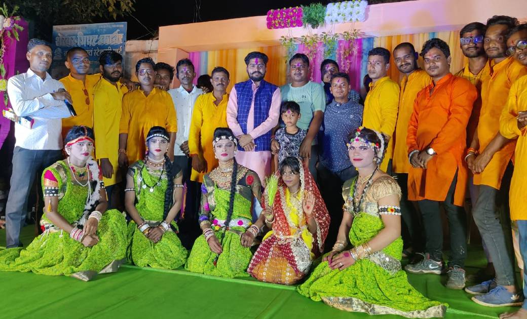 डी.जे डांस स्पर्धा कार्यक्रम में  पहुंचे अशवंत तुषार साहू ने कहा शानदार प्रस्तुति देकर मोहा मन.... 
