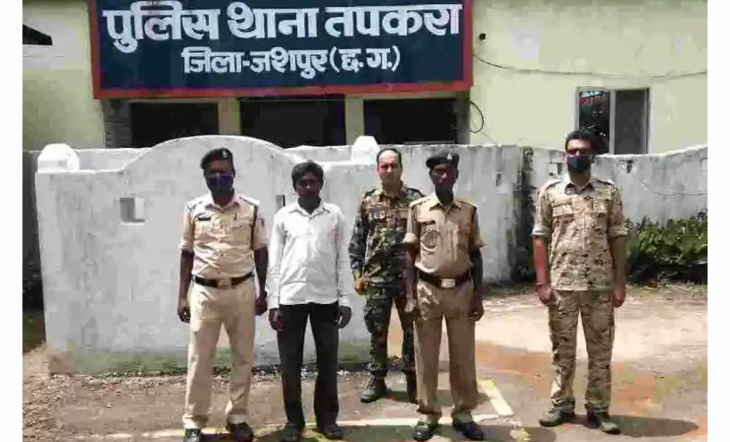 महिला को जादू-टोना करती हो कहकर दी जान से मरने की धमकी और उसके पति से की मारपीट, आरोपी गिरफ्तार