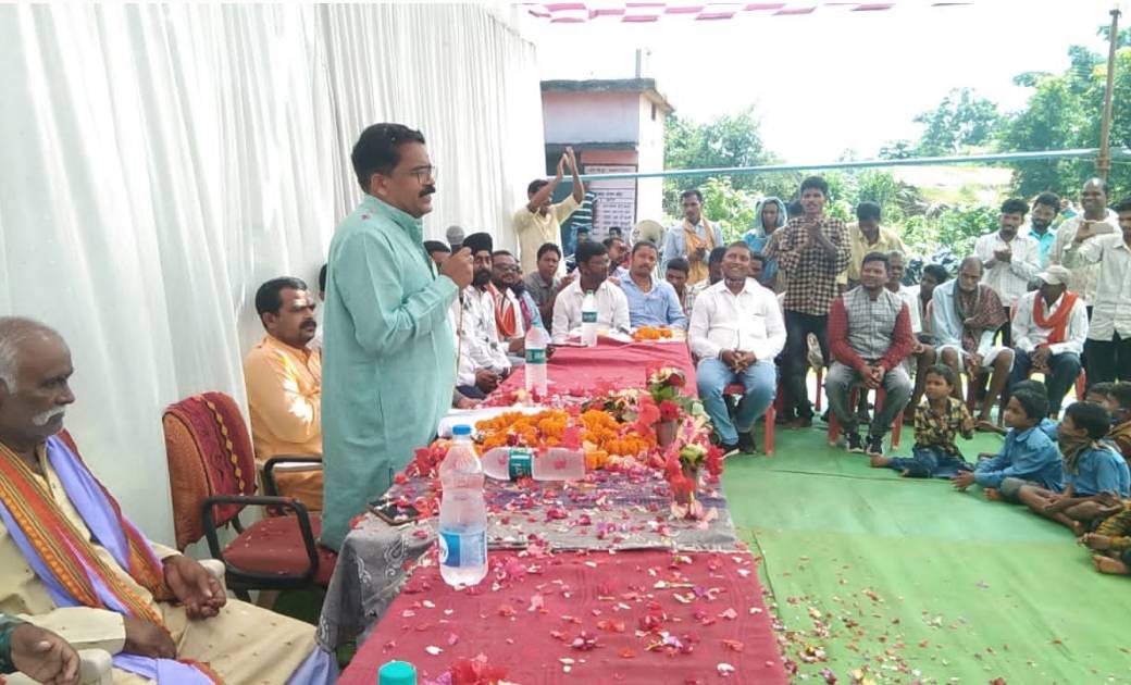 बागबाहरा: सांसद चुन्नीलाल साहू की उपस्थिति में हुआ सीसी रोड ... - CG Sandesh