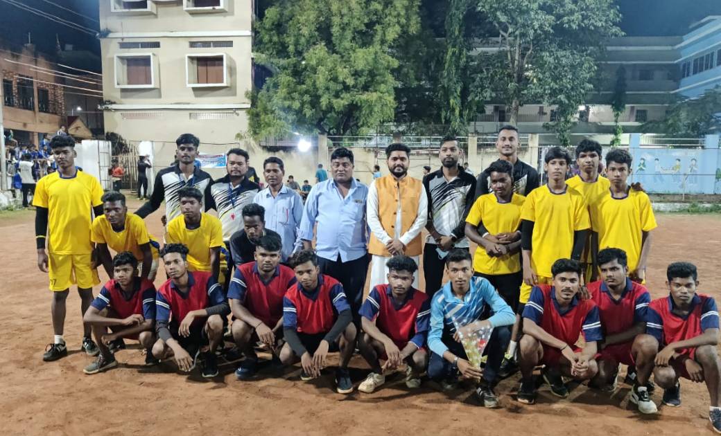 जिला महासमुन्द  में आयोजित हैंडबॉल प्रतियोगिता के सेमीफाइनल मैंच में बतौर अतिथि के रुप में किसान नेता अशवंत तुसार साहू पहुंचे