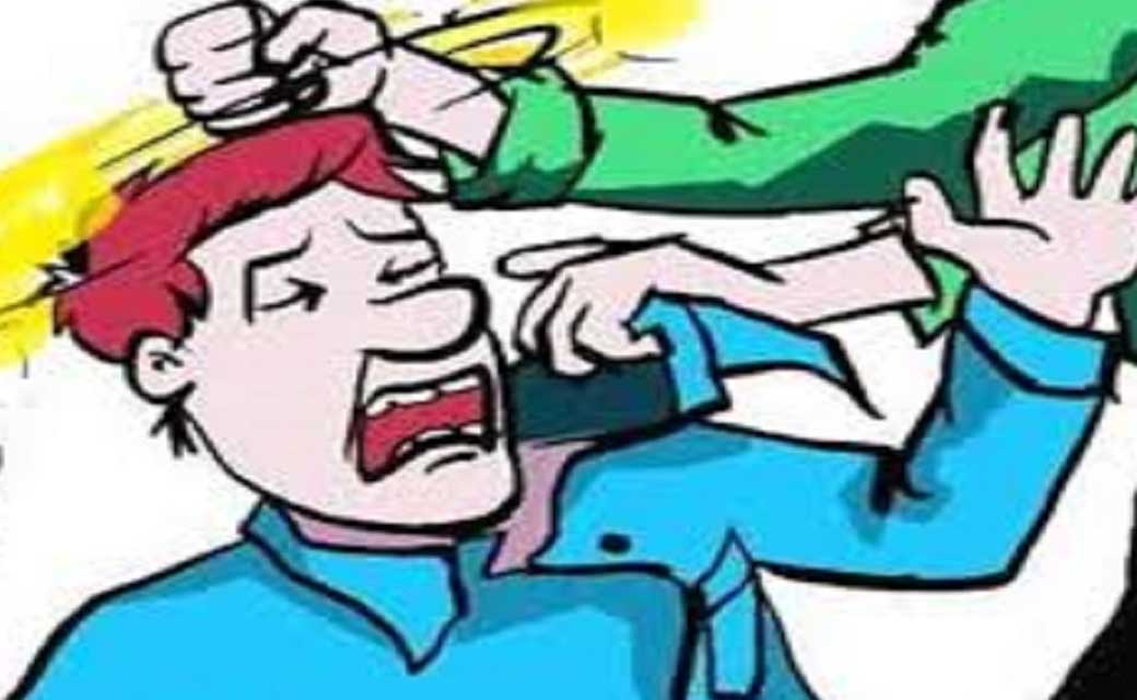 कोमाखान : पुरानी बात को लेकर हाथ मुक्का से मारपीट कर जान से ... - CG Sandesh