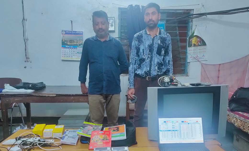 IPL क्रिकेट मैच पर ऑनलाईन सट्टा खेलाते रायपुर के 02 एवं पिथौ... - CG Sandesh