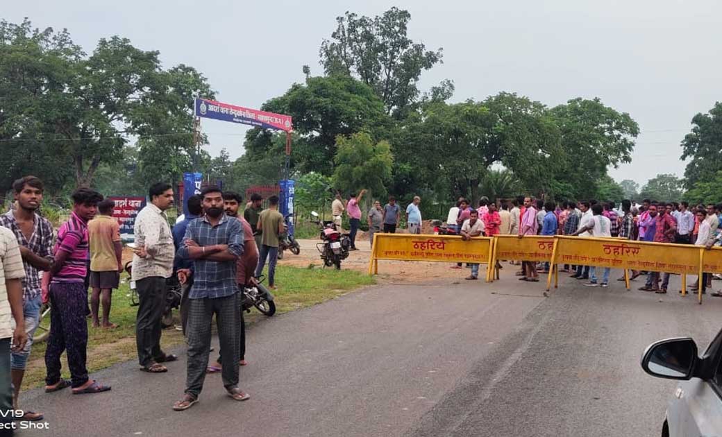 गणेश विर्सजन के  ग्रामीणों के सामने  लहराई तलवार, बाजे  और ग... - CG Sandesh