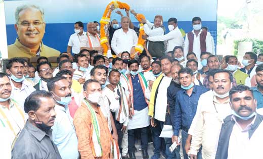 आदिवासी क्षेत्रों में प्राथमिकता से होंगे विकास कार्य: मुख्यमंत्री बघेल : पखांजूर, अंतागढ़ और कोयलीबेड़ा क्षेत्र के लोगों ने मुख्यमंत्री से की मुलाकात
