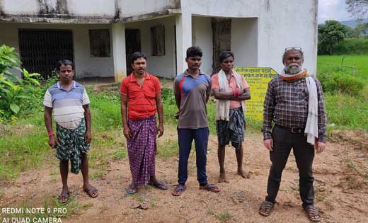 सरायपाली :  सरपंच-सचिव पंचायत से नदारद, योजना का लाभ लेने भट... - CG Sandesh
