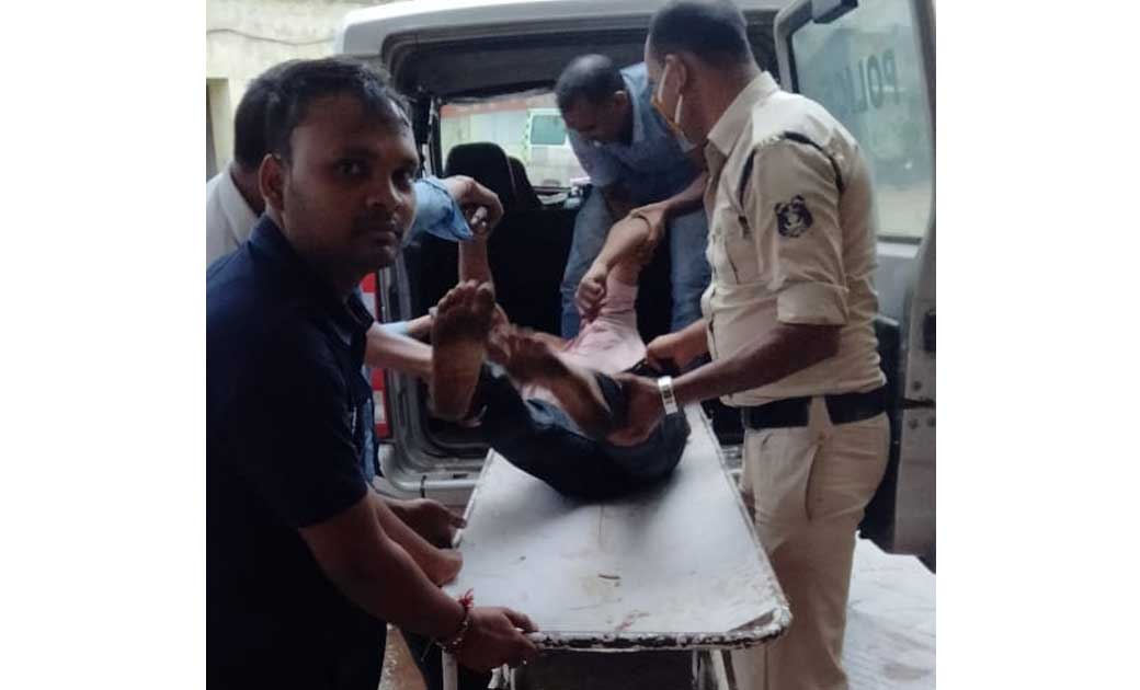 रायगढ़: खड़ी कार को ठोंकर मारकर बाइक का चालक हुआ घायल, ..112 न... - CG Sandesh