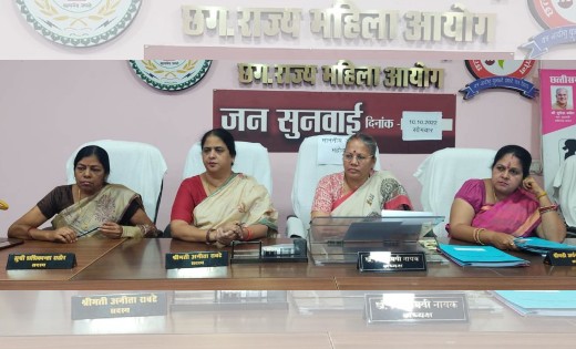 शासकीय एमबीबीएस डॉक्टर ने आयोग के समक्ष आवेदिका डॉक्टर से मा... - CG Sandesh