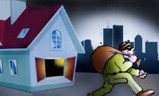 बागबाहरा : किराये के मकान से 50 हजार रुपये के सोने चांदी के आभूषण चुरा ले गये चोर 