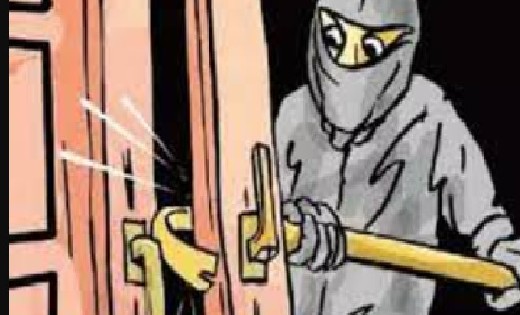 पिथौरा : सूने मकान का ताला तोड़कर सोने, चांदी के जेवरात समेत 45 हजार की चोरी 