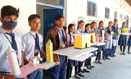 सेजेस बसना में दसवीं कक्षा के छात्रों ने किया मॉडल का प्रदर्... - CG Sandesh