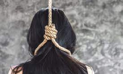 महासमुंद : 18 वर्षीय युवती ने लगाई फांसी