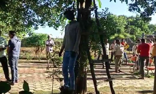 गार्डन में फंदे से लटकती मिली अज्ञात युवक की लाश - CG Sandesh
