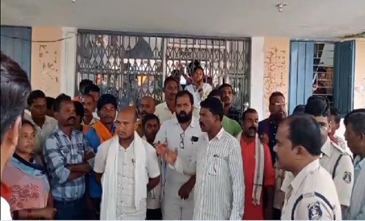 मनरेगा भुगतान नहीं होने से आक्रोशित सरपंचों ने जनपद कार्यालय... - CG Sandesh