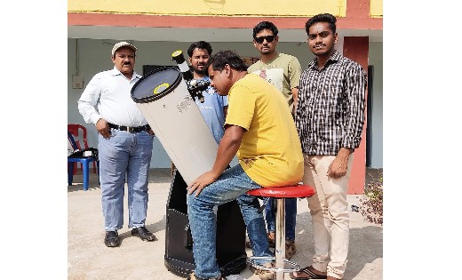 आज आंशिक सूर्य ग्रहण खगोलीय दूरदर्शी से सेजेस बसना के खेल ग्... - CG Sandesh