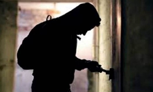 खल्लारी : दशहरा त्यौहार मनाने गया था परिवार, घर में हो गयी च... - CG Sandesh