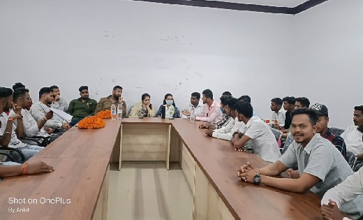 एनएसयूआई जिला प्रभारियों ने कार्यकर्ताओं का  लिया जिला स्तरी... - CG Sandesh