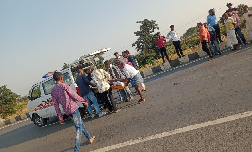 पिथौरा : अज्ञात वाहन ने मोटरसायकल को मारी ठोकर, 1 की मौत - CG Sandesh