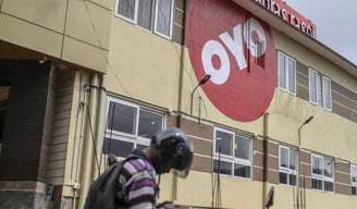 Oyo रूम में कैमरा लगाकर कपल्स के निजी पलों को रिकॉर्ड करने क... - CG Sandesh