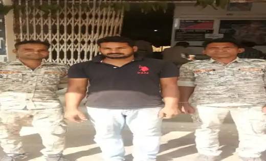 अवैध संबंध के चलते गर्भवती पत्नी का गला घोंटा, फिर सीढ़ी से ध... - CG Sandesh