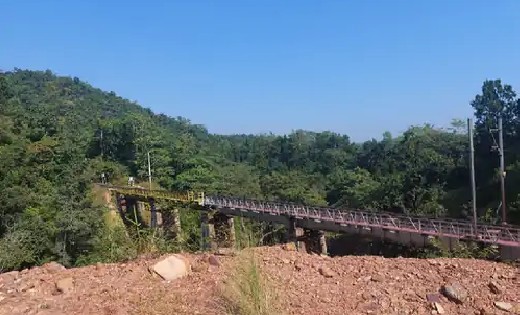 जंगल में युवक ने चलती ट्रेन से कूदकर दी जान, परिवार वालों को... - CG Sandesh