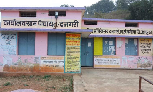 न बिजली, न पानी, न सड़क  यहाँ  समस्या  से जूझ रहे ग्रामीण, समस्या को लेकर कोई भी राजनीतिक पार्टी गंभीर नही.