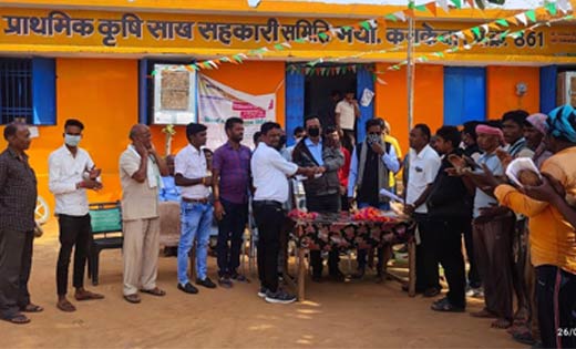 सरायपाली : किसानों ने धान उपार्जन केंद्र कनकेबा के धान खरीदी... - CG Sandesh