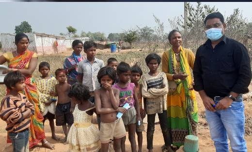 बागबहरा: मनोरोग सामाजिक कार्यकर्ता की टीम पहुंची आदिवासी सवर... - CG Sandesh
