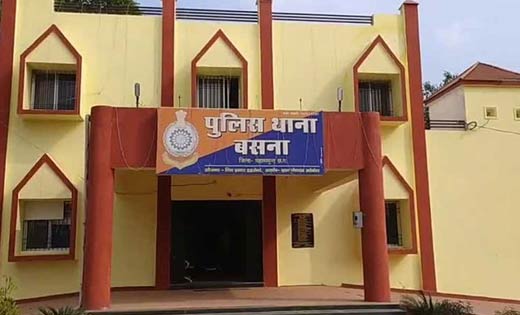 बिना नंबर की स्कूटी में गांजा परिवहन करते बसना पुलिस ने पकड़ा... - CG Sandesh