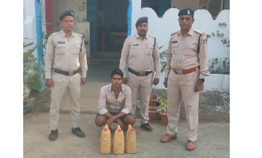 पटेवा : 15 लीटर महुआ शराब के साथ एक व्यक्ति गिरफ्तार - CG Sandesh