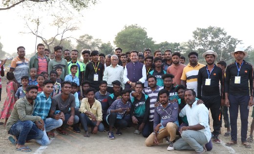 बसना : टेनिस बॉल क्रिकेट प्रतियोगिता के समापन समारोह में शाम... - CG Sandesh