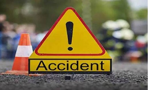 बागबाहरा : बिना नंबर ट्रेक्टर ने कार को मारी ठोकर, चालक के ख... - CG Sandesh