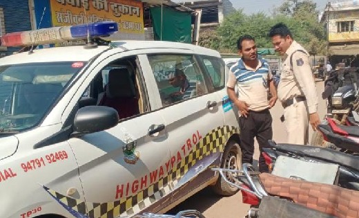यातायात पुलिस द्वारा यातायात व्यवस्था के साथ ही किया जा रहा ... - CG Sandesh