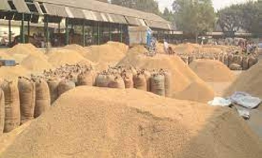 पुराने धान को बेचने लाया था किसान, किया गया वापस, किराना दुक... - CG Sandesh