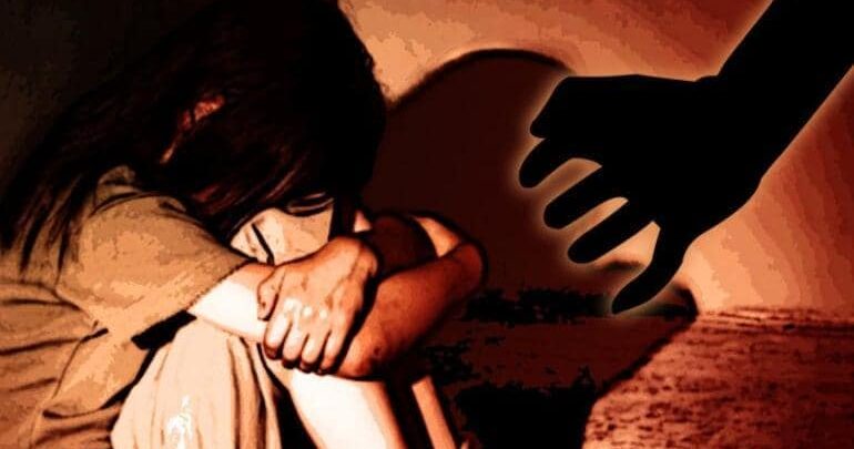 नशेड़ी पिता ने 10 साल की बेटी को बेचने जा रहा था , भाई ने कि... - CG Sandesh