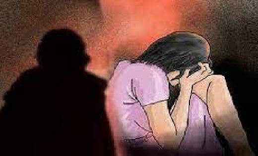 शादी से किया इंकार तो युवक ने नाबालिक युवती को छत से फेंका - CG Sandesh