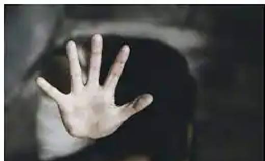 कलयुगी पिता ने रिश्ते को किया शर्मशार, नातिन के गले पर कुल्ह... - CG Sandesh