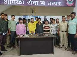 पुलिस ने 21 लाख 37 हजार किया जब्त...13 जुआरी गिरफ्तार... - CG Sandesh