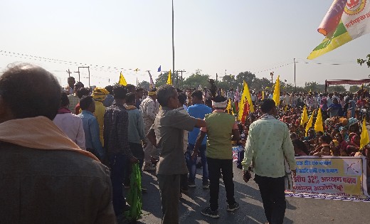 बसना: 32 प्रतिशत आरक्षण की मांग को लेकर आदिवासी समाज ने किया... - CG Sandesh