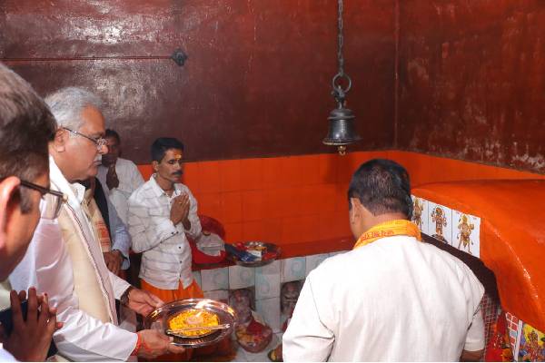 मुख्यमंत्री भूपेश बघेल ने प्राचीन हनुमान मंदिर और सांई मंदिर... - CG Sandesh