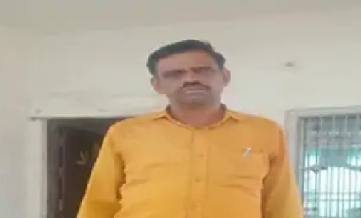 15-20 लोगों ने घर घुसकर पंचायत सचिव कि की पिटाई - CG Sandesh