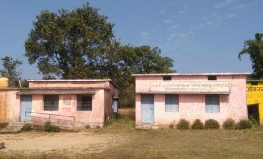 ग्राम पंचायत प्रतिनिधियों ने की अनुपस्थित शिक्षकों के खिलाफ कार्यवाही की मांग