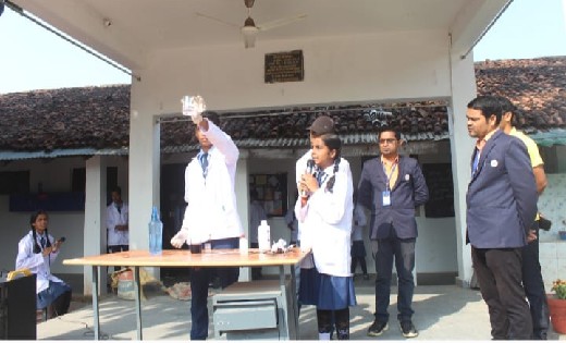 सेजेस बसना के छात्रों ने किया केमिकल प्रदर्शन - CG Sandesh