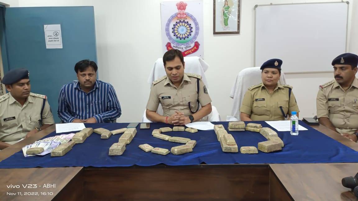 महासमुंद पुलिस की चांदी के अवैध तस्करी के मामले में बड़ी कार्... - CG Sandesh