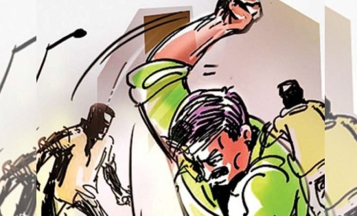 सरायपाली : गाड़ी के सामने मोटर सायकल रोककर की पुजारी की पिटाई - CG Sandesh