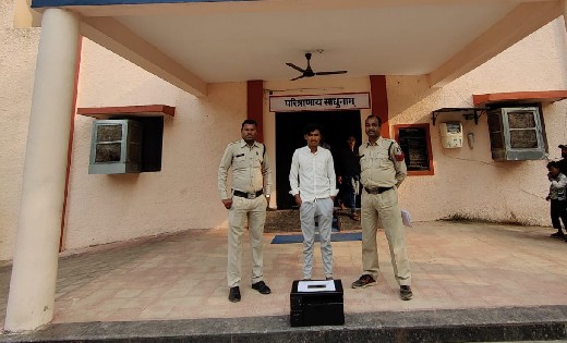 बागबाहरा : मोबाईल एवं प्रिन्टर चोरी करने वाला आरोपी गिरफ्तार - CG Sandesh