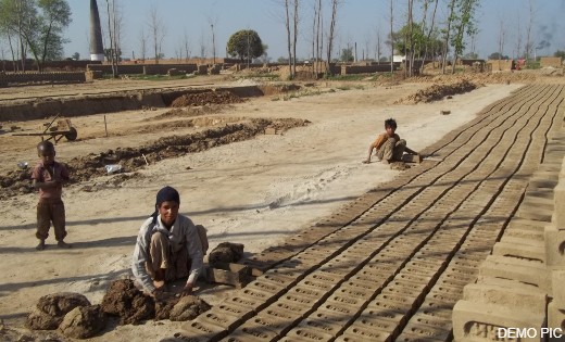CG News : ग्रामीणों को अधिक मजदूरी का प्रलोभन देकर अन्यत्र प... - CG Sandesh