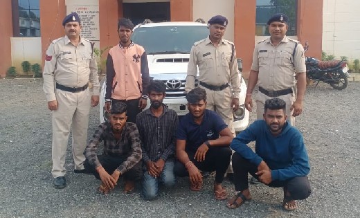 सिंघोड़ा : चेकिंग के दौरान एक बिना नंबर फॉर्च्यूनर कार कीमती ... - CG Sandesh